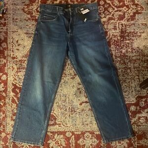 Lee Woman's Heritage fit NWT 8 straight classic blue jeans